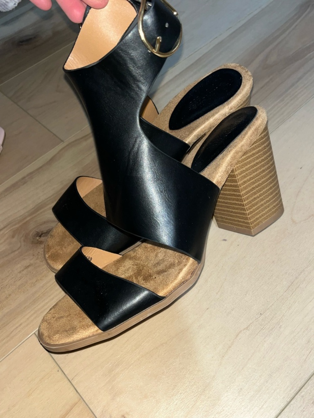 CHARLOTTE RUSSE Block Heel Sandals - Classic Strappy Design